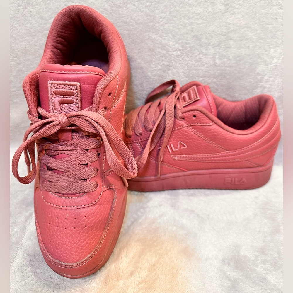 Fila Women's Vibrant Pink Sneakers